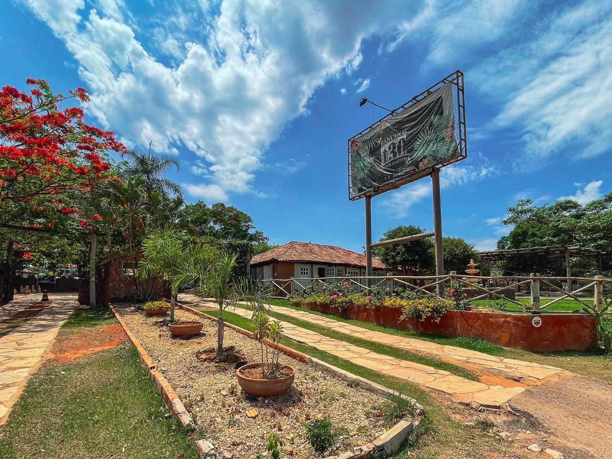 Ranchos 30 Hotel Fazenda Hidrolandia  Extérieur photo